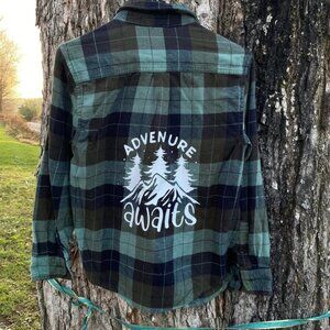 Adventure Awaits - Kids Small - 8